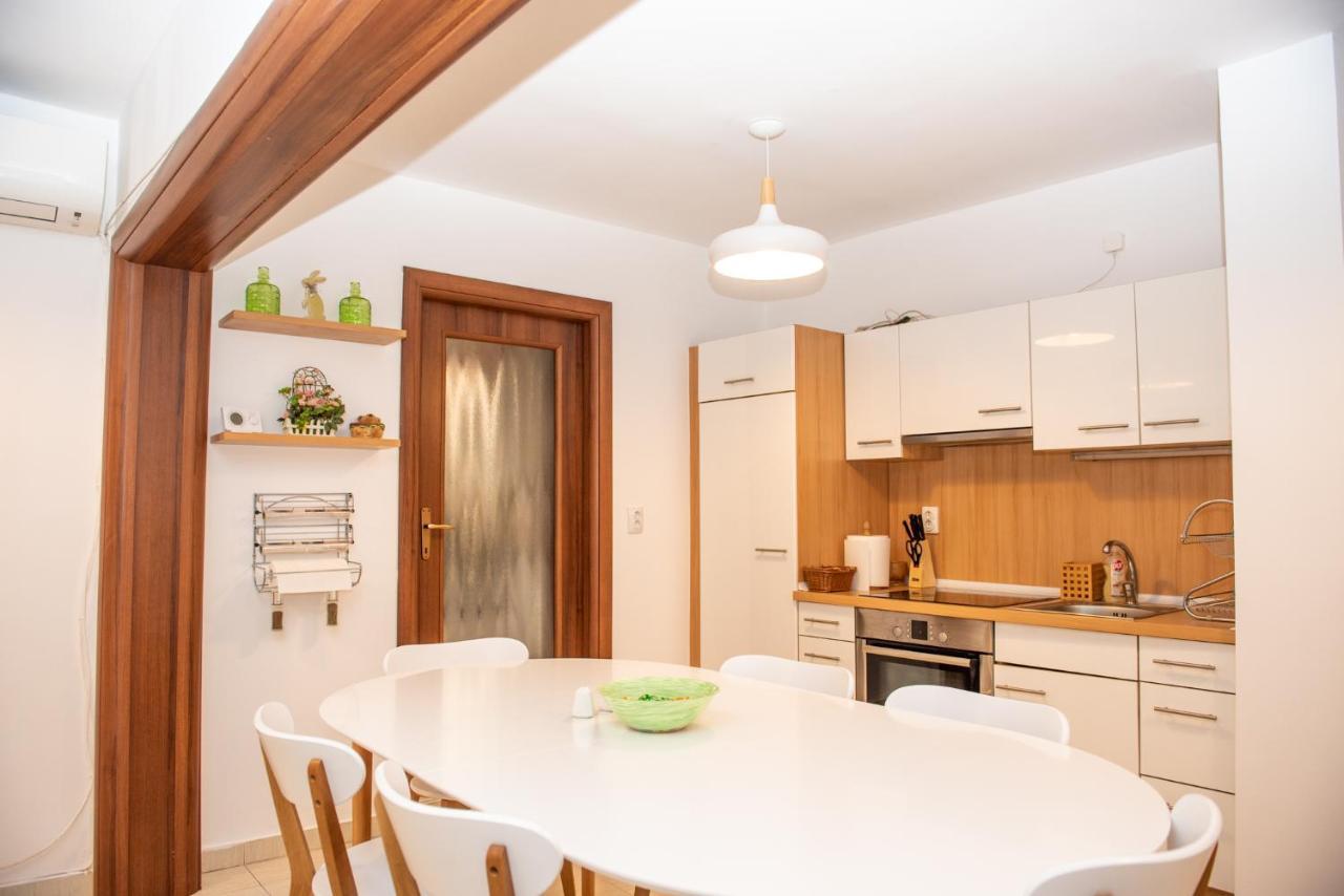Classic Apartment Near The City Center Cluj-Napoca Eksteriør bilde