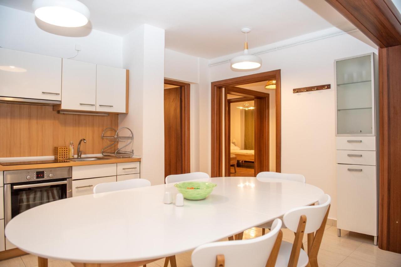 Classic Apartment Near The City Center Cluj-Napoca Eksteriør bilde