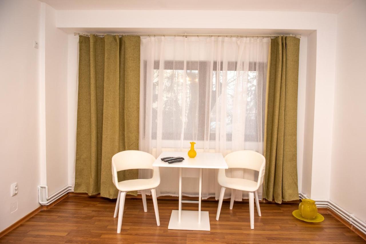 Classic Apartment Near The City Center Cluj-Napoca Eksteriør bilde