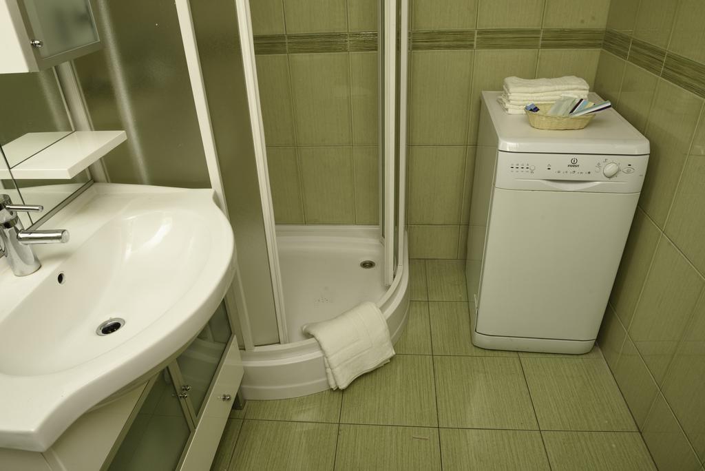 Classic Apartment Near The City Center Cluj-Napoca Eksteriør bilde